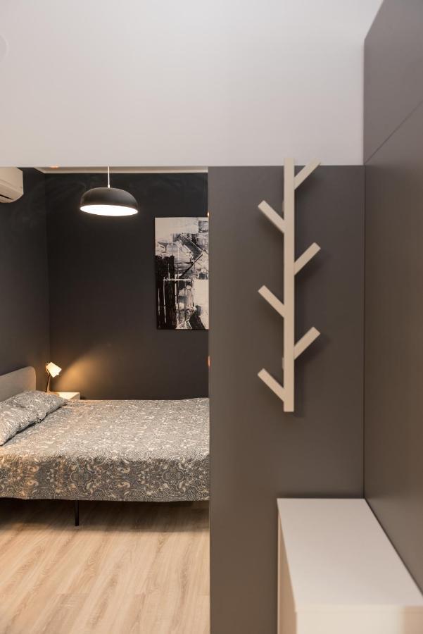 The Chic Minimalist - * Iasi